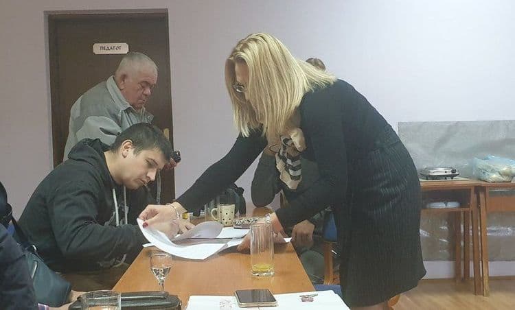 Potpisani ugovori o realizaciji dualnog obrazovanja sa akreditovanim kompanijama u Surdulici